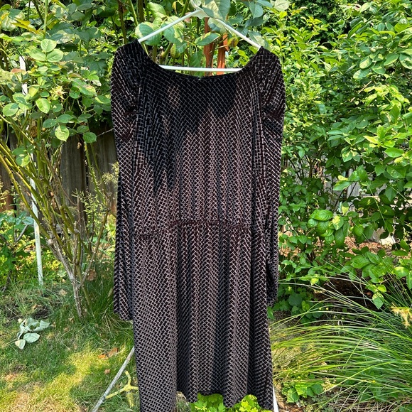 Apt.9 plus velvety dress elastic waist plus Sz 2X  polyester/spandex textured. - Picture 2 of 6